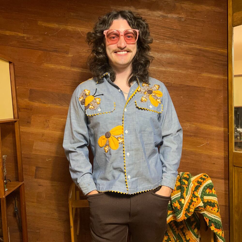 VINTAGE 70s Applique Chambray Denim Button Up Size M Hippie Mod Retro